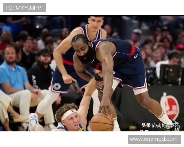 勇士与快船季后赛第三场激战回顾球星表现与战术分析